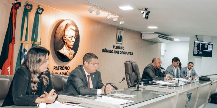 Vereadores discutem problemas na saúde pública e cobram investigação no caso do ISEA