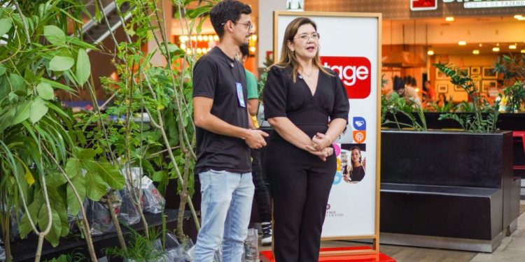 Build a City: Estudantes de escolas municipais bilíngues aprendem gestão administrativa por meio de jogo educacional