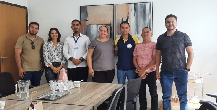 Prefeitura de Sumé discute parceria com o Programa Primeira Chance para oferta de estágios a alunos da ECIT Professor José Gonçalves de Queiroz