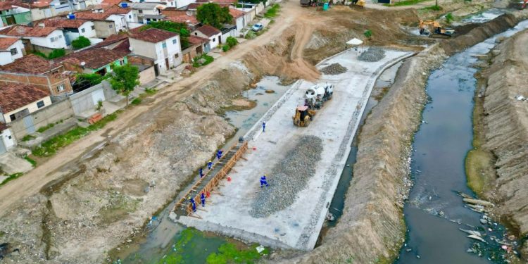 Prefeitura de Campina Grande inicia construção das paredes laterais da terceira etapa do Canal de Bodocongó