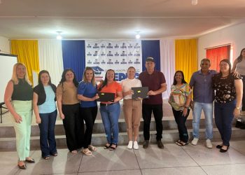 Secretaria de Educação de Sumé entrega notebooks e livros paradidáticos às escolas da rede municipal de ensino.