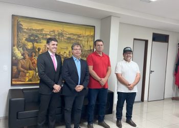 Prefeito Manezinho participa de encontros para tratar sobre gestão e buscar parcerias com instituições