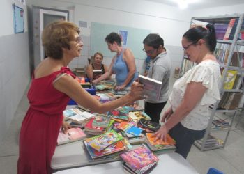 Professor da rede pública de Sumé arrecada 400 exemplares de livros para biblioteca de escola municipal