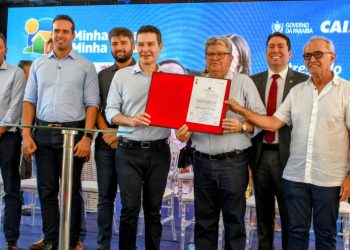 João Azevêdo e ministro Jader Filho entregam unidades habitacionais e autorizam construção de novas moradias em municípios da Paraíba