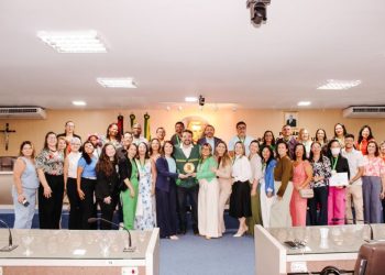 CMCG homenageia Conselho Municipal de Educação pelos seus 40 anos