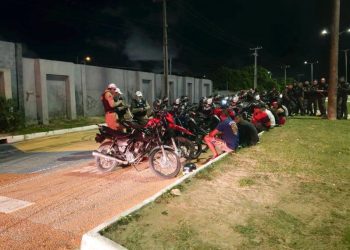 Polícia frustra ‘rolezinho’ e apreende motocicletas que infringiam leis de trânsito