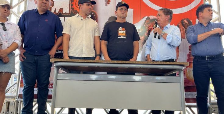 Prefeito Manezinho anuncia a oferta de cursos técnicos com o Senar e subsídio de R$ 0,25 no leite de cabra para os produtores locais