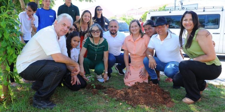 Prefeitura de Monteiro em parceria com a EMPAER realiza ação alusiva ao projeto Amigo da Natureza, do MPPB Prefeitura de Monteiro em parceria com a EMPAER realiza ação alusiva ao projeto Amigo da Natureza, do MPPB