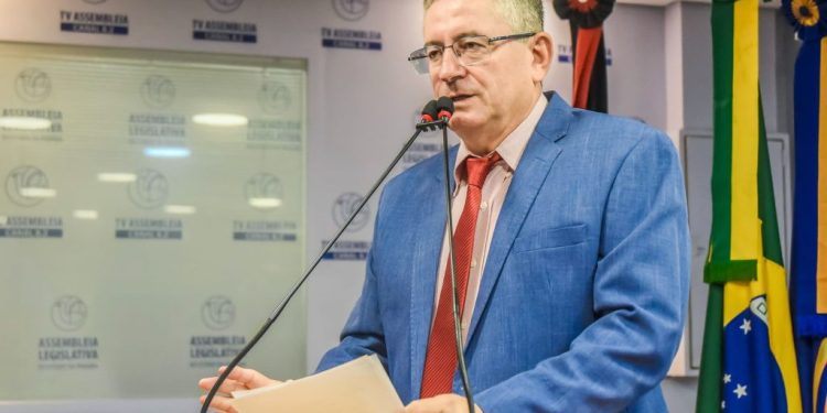 Dr. Romualdo destina veículos para saúde de Santo André, Serra Branca e Livramento