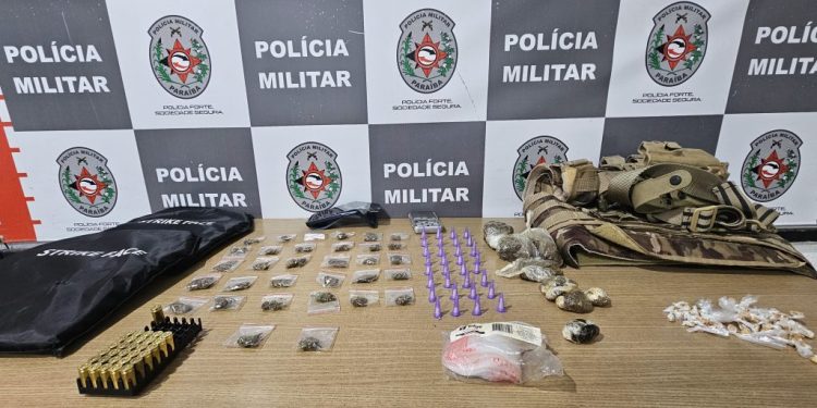 Polícia prende foragido da Justiça durante ação de combate ao tráfico de drogas, em João Pessoa Polícia prende foragido da Justiça durante ação de combate ao tráfico de drogas, em João Pessoa