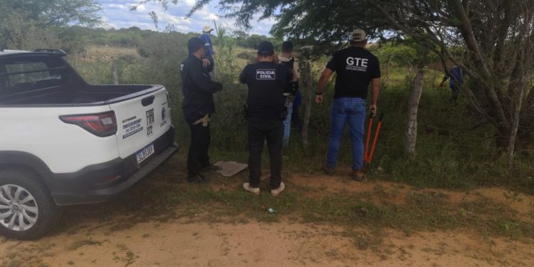 Operação da Cagepa flagra furto de água bruta em adutora do Cariri