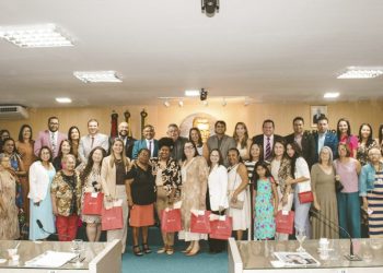 Câmara realiza Sessão Especial em homenagem ao Dia das Mães com falas emocionantes de vereadores e familiares