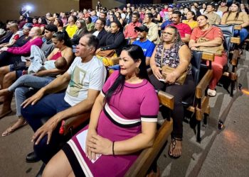 Casais do Casamento Coletivo participam de mais uma reunião preparatória no Teatro Municipal