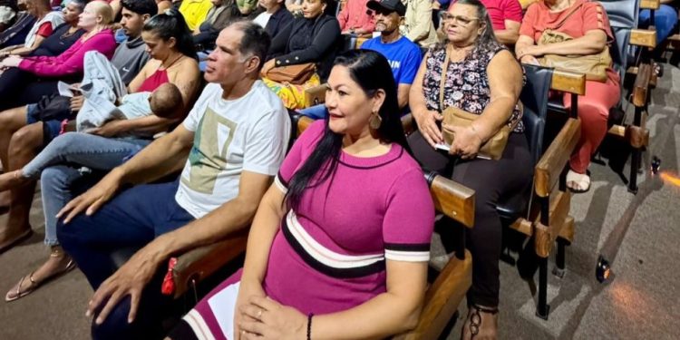 Casais do Casamento Coletivo participam de mais uma reunião preparatória no Teatro Municipal
