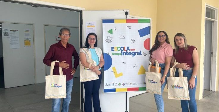 Equipe da Secretaria de Educação participa de capacitação sobre Escola em Tempo Integral