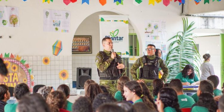 Escola de Campina Grande iniciou etapa municipal da VI Conferência Nacional Infantojuvenil pelo Meio Ambiente