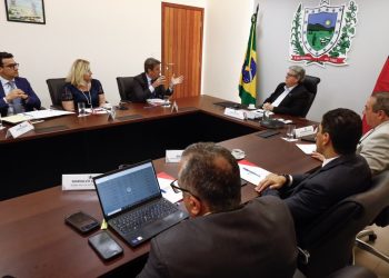 João Azevêdo apresenta potencialidades e oportunidades de investimentos a embaixador da Itália