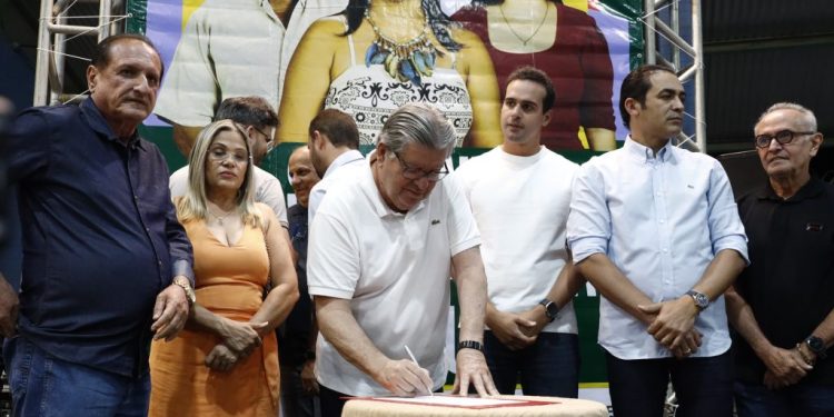 João Azevêdo anuncia novas ações no ODE em Princesa Isabel e população elege prioridades de investimentos