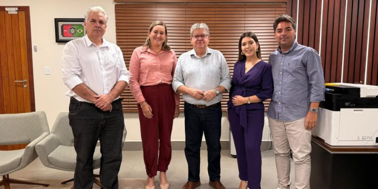 Prefeita Anna Paula e ex-prefeita Anna Lorena conseguem investimentos significativos para Monteiro
