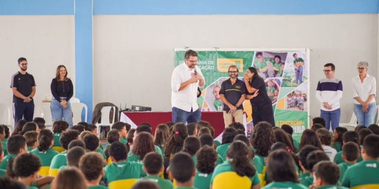 Seduc firma parceria para implantação do projeto Futebol de Rua pela Educação