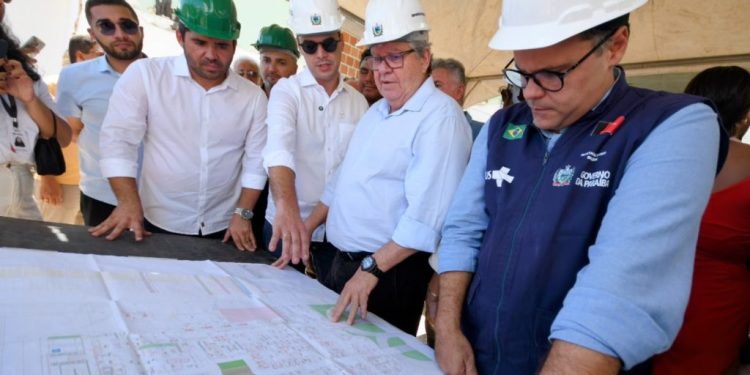 João Azevêdo entrega Centro de Formação de Professores e inspeciona obras de ampliação do Hospital Regional de Itaporanga