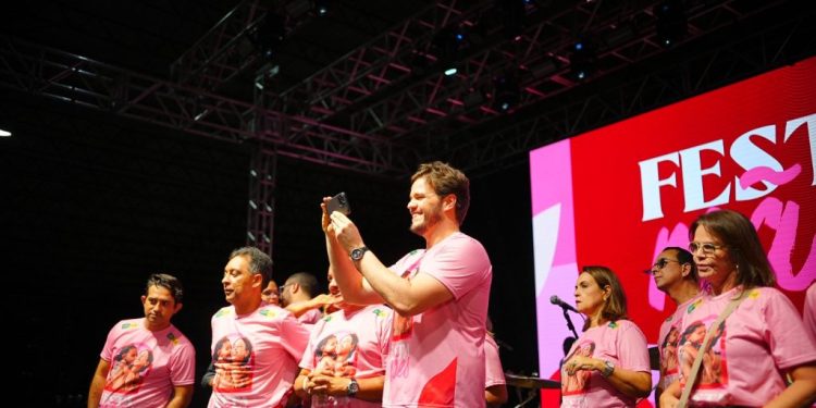 Mais de cinco mil mães lotaram o Spazzio  quarta-feira (21), para participar da tradicional Festa das Mães promovida pela Prefeitura de Campina Grande.