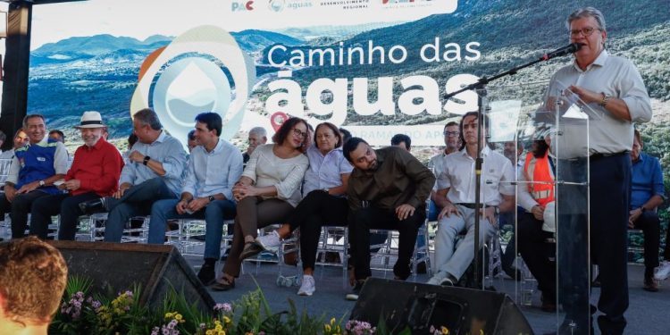 Ao lado de Lula, João Azevêdo participa da entrega do 1º Trecho do Ramal do Apodi e celebra obras de segurança hídrica