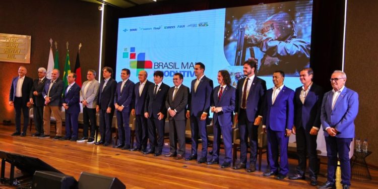 Bruno defende competitividade e redução do Custo Brasil durante evento com Alckmin em Campina Grande