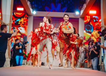 Desfile “Campina Feita à Mão” emociona público e exalta o artesanato local, a diversidade e a cultura no Parque do Povo