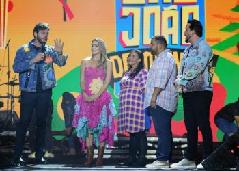 O Maior São João do Mundo: Chá revelação no palco principal emociona o público na véspera de São João em Campina Grande