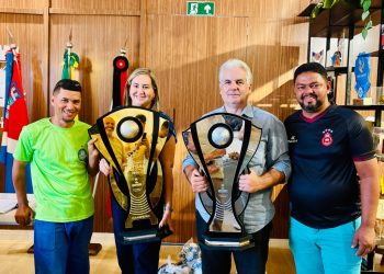 Prefeita e vice recebem representantes e dirigentes das equipes de futsal de Monteiro, ouve sugestões e entrega bolas da modalidade