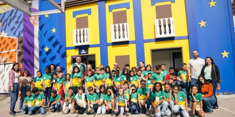 Durante a II Trilha Pedagógica estudantes da Rede Municipal visitam o Parque do Povo
