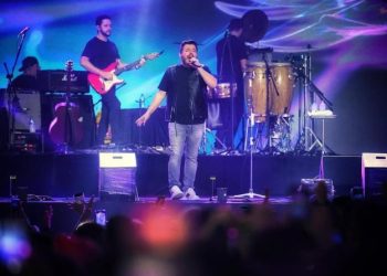 Noite de São Pedro emociona multidão no Parque do Povo com romantismo, tradição e muita música