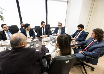 Prefeito Bruno Cunha Lima discute revitalização da linha férrea de Campina Grande em reunião no Ministério dos Transportes