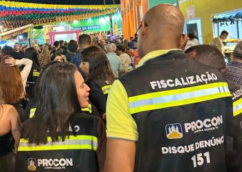 Campanha: Procon-CG distribui mais de 10 mil materiais educativos durante O Maior São João do Mundo 2025