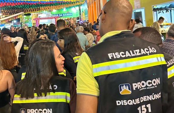 Campanha: Procon-CG distribui mais de 10 mil materiais educativos durante O Maior São João do Mundo 2025