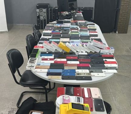 Polícia Cívil recupera 219 aparelhos celulares, cinco notebooks, um bloqueador de sinal de celular