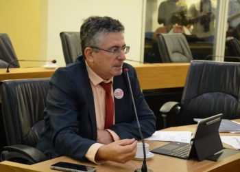 Dr. Romualdo vota favorável a empréstimo para obras hídricas, mas cobra nova tarifa social do governador