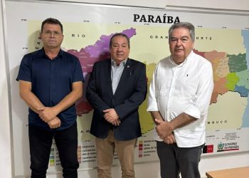 Em agenda em João Pessoa, prefeito Manezinho trata de convênio do hospital e ações nas áreas de infraestrutura e educação