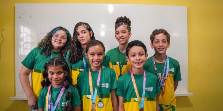 Estudantes de Campina Grande recebem preparação intensiva em inglês e matemática para Olimpíada Internacional no Japão