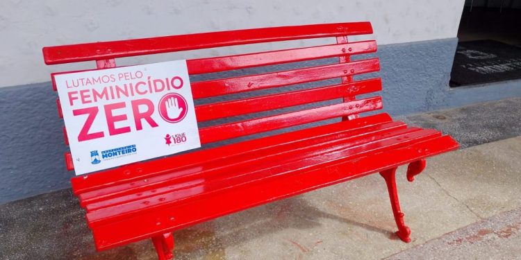 Cidade de Monteiro abraça campanha Feminicídio Zero – Bancos Vermelhos