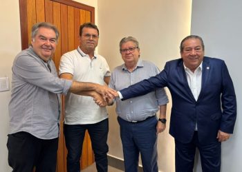 Prefeito Manezinho se reúne com João Azevedo e recebe garantia de R$ 100 milhões em recursos para Sumé