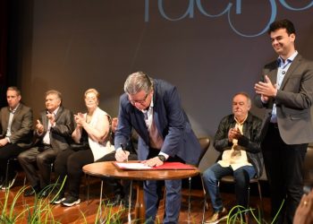 João Azevêdo assina convênios para ampliar assistência em saúde em Campina Grande e região