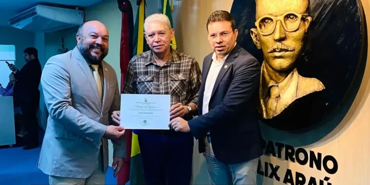 Jornalista João Pinto recebe moção de aplausos da Câmara de Vereadores de Campina Grande
