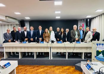 Prefeita Ana Paula encaminha mensagem do executivo na 1ª sessão do 2º semestre da Câmara Municipal de Monteiro