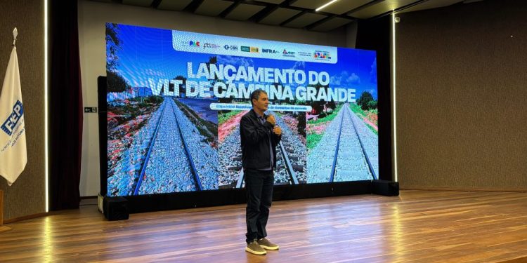 Romero Rodrigues prestigia solenidade de lançamento do VLT de Campina Grande
