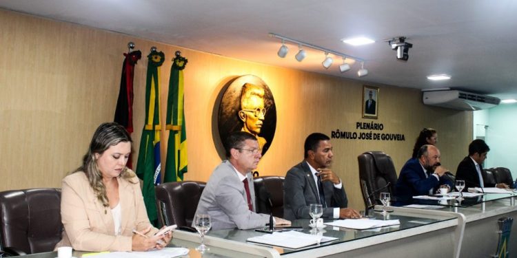 Veículo Leve sobre Trilhos (VLT) é tema destaque no legislativo municipal
