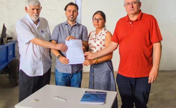 Luiz Couto e Dr. Romualdo entregam cinco microtratores para fortalecer a agricultura familiar no Cariri