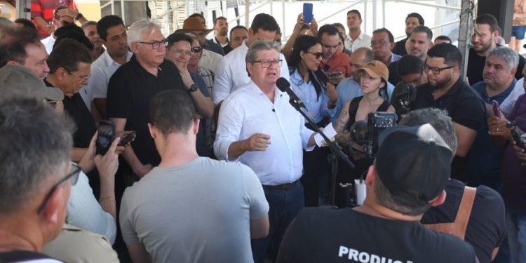 João Azevêdo entrega barragem de R$ 16 milhões e garante segurança hídrica de Pedra Lavrada e região