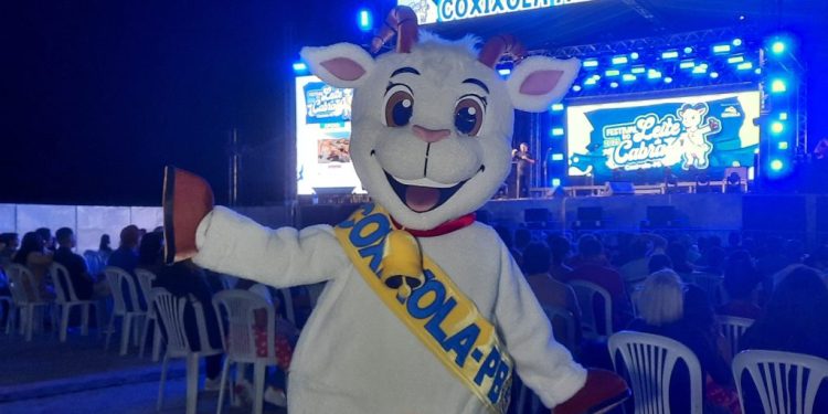 Governo da Paraíba incentiva produtores e apoia 15º Festival do Leite de Cabra de Coxixola que acontece até este domingo